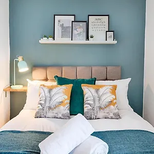Apartment Centre, 4rm's, With Smart Tv's Parking, Swansea